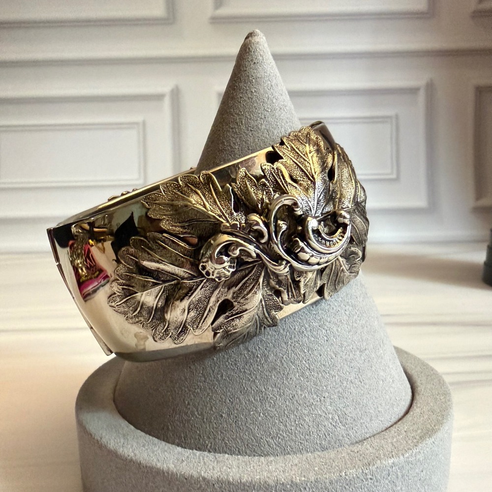 Vintage Ornate Silver Tone Oak Leaf Acanthus Hinged Cuff Bracelet Safety Chain